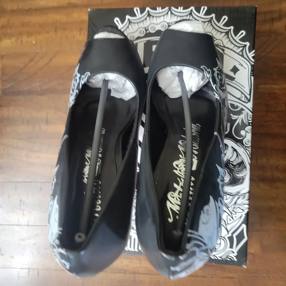 Metal Mulisha Black and Pink Heels with Striking Design - Picture 2 of 7